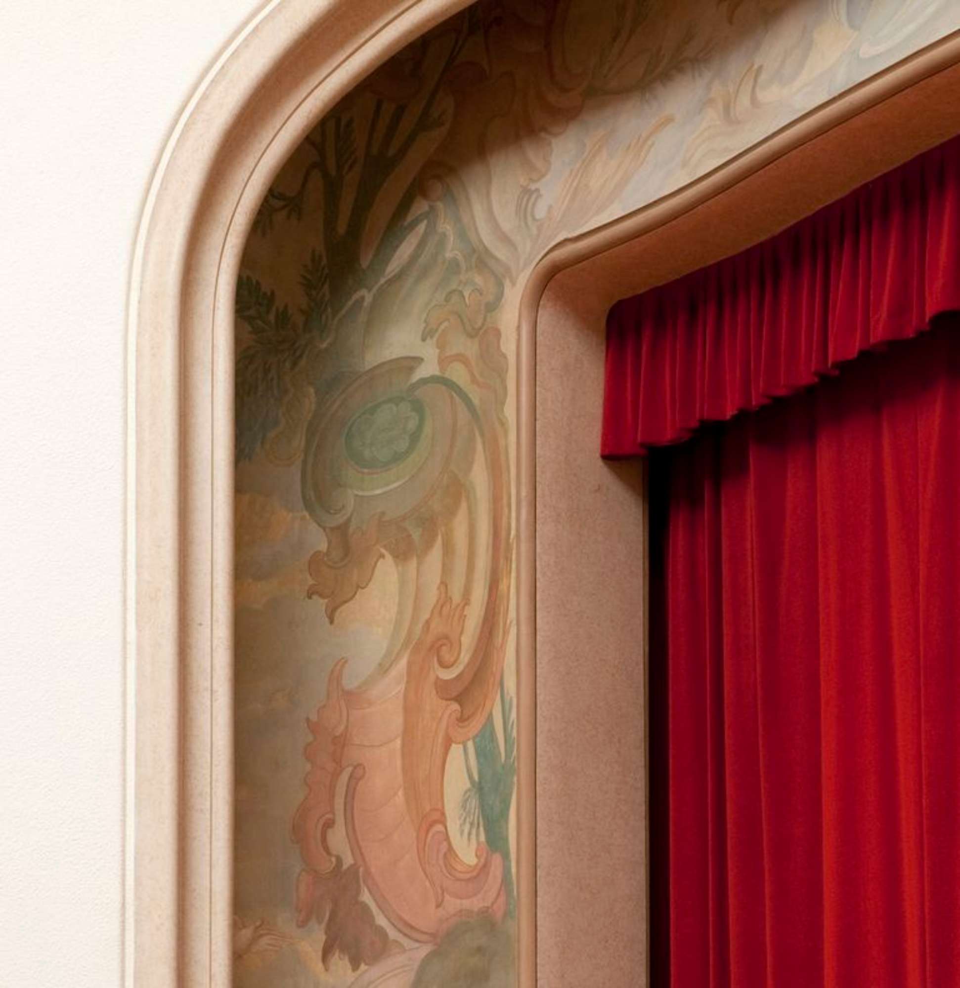Salsomaggiore Terme, Teatro Nuovo, particolare del boccascena decorato da Marcello Avenali (foto Andrea Scardova, IBC) 2015
